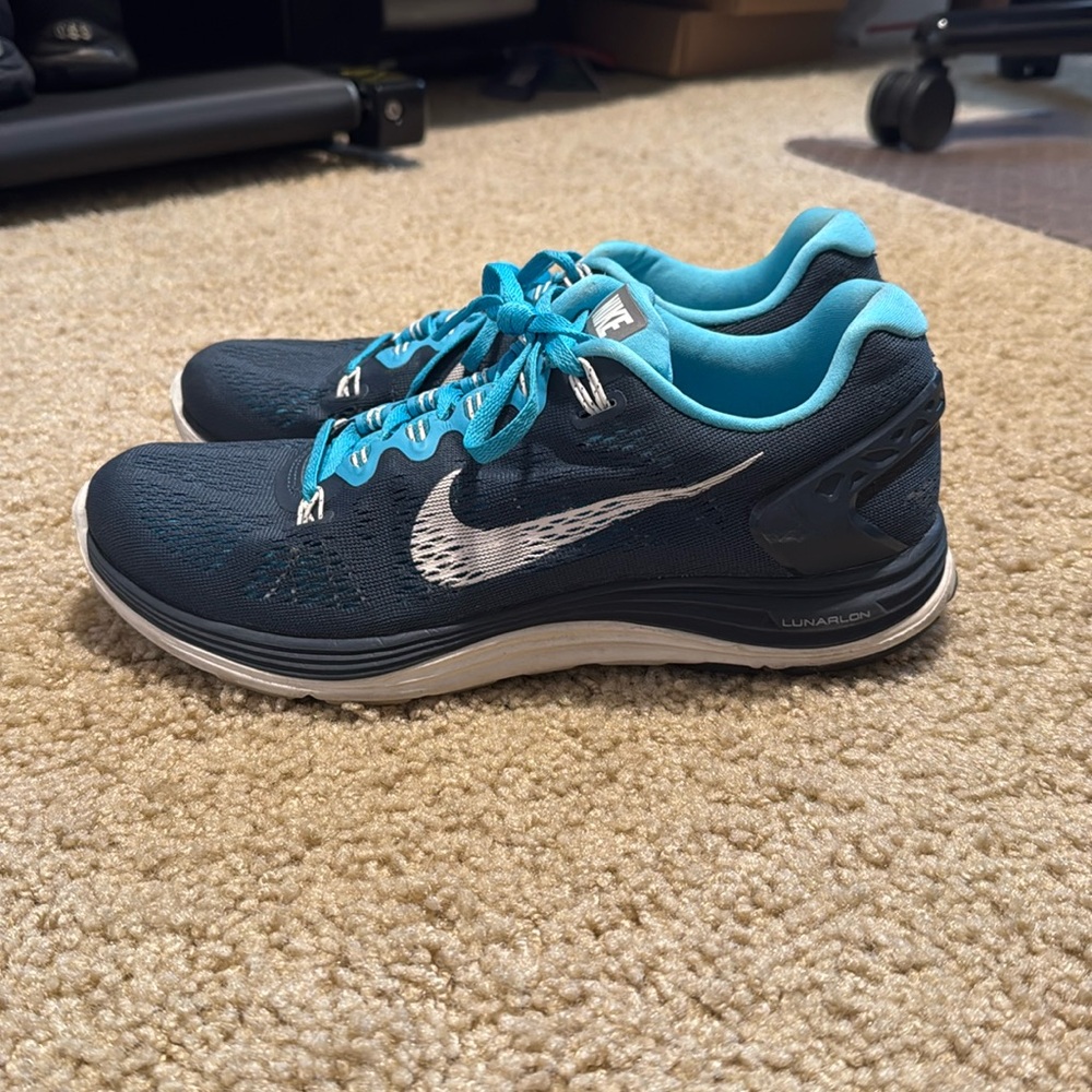 Men’s Nike shoes